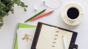 体調不良や心身の負担に悩む作家が意識したい健康管理のコツ