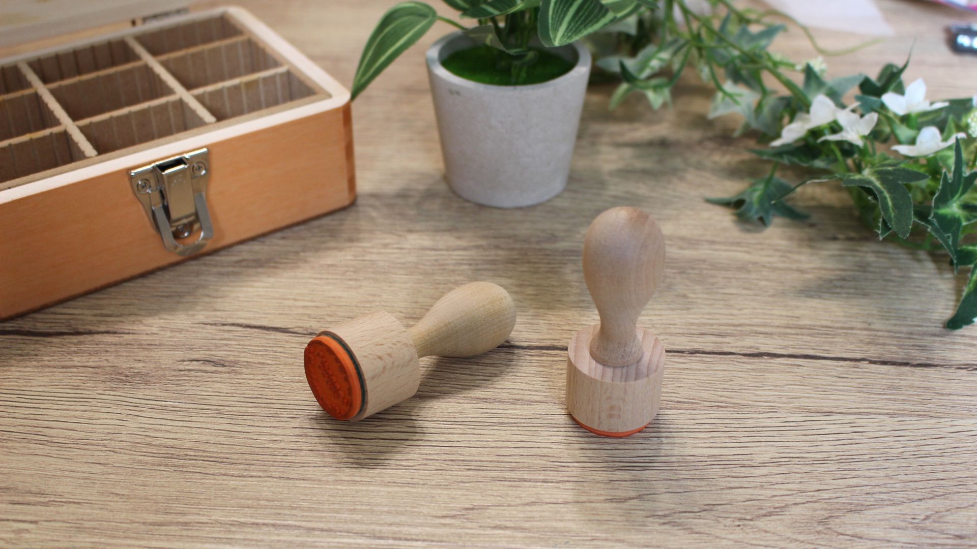 オリジナルスタンプが置いてあるテーブル