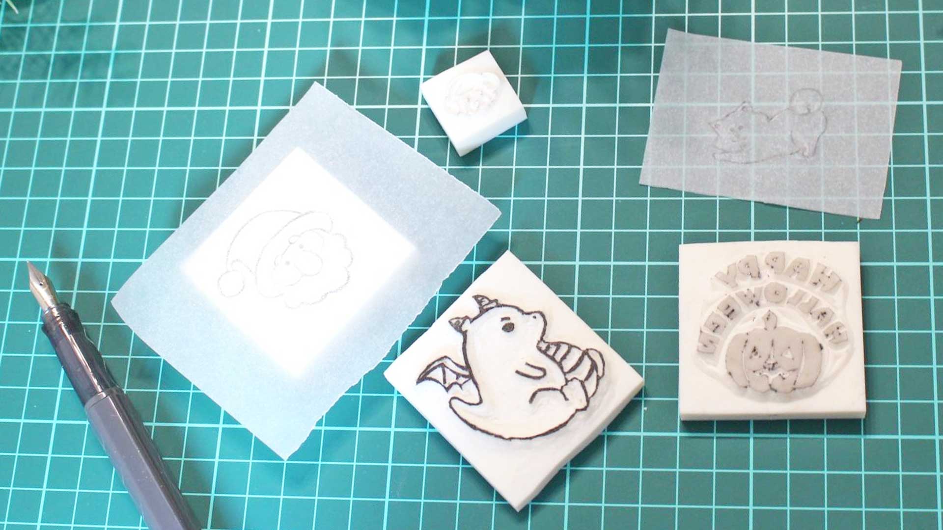 在宅でオリジナルはんこを制作している様子と、完成したはんこが並ぶ作業風景の画像。