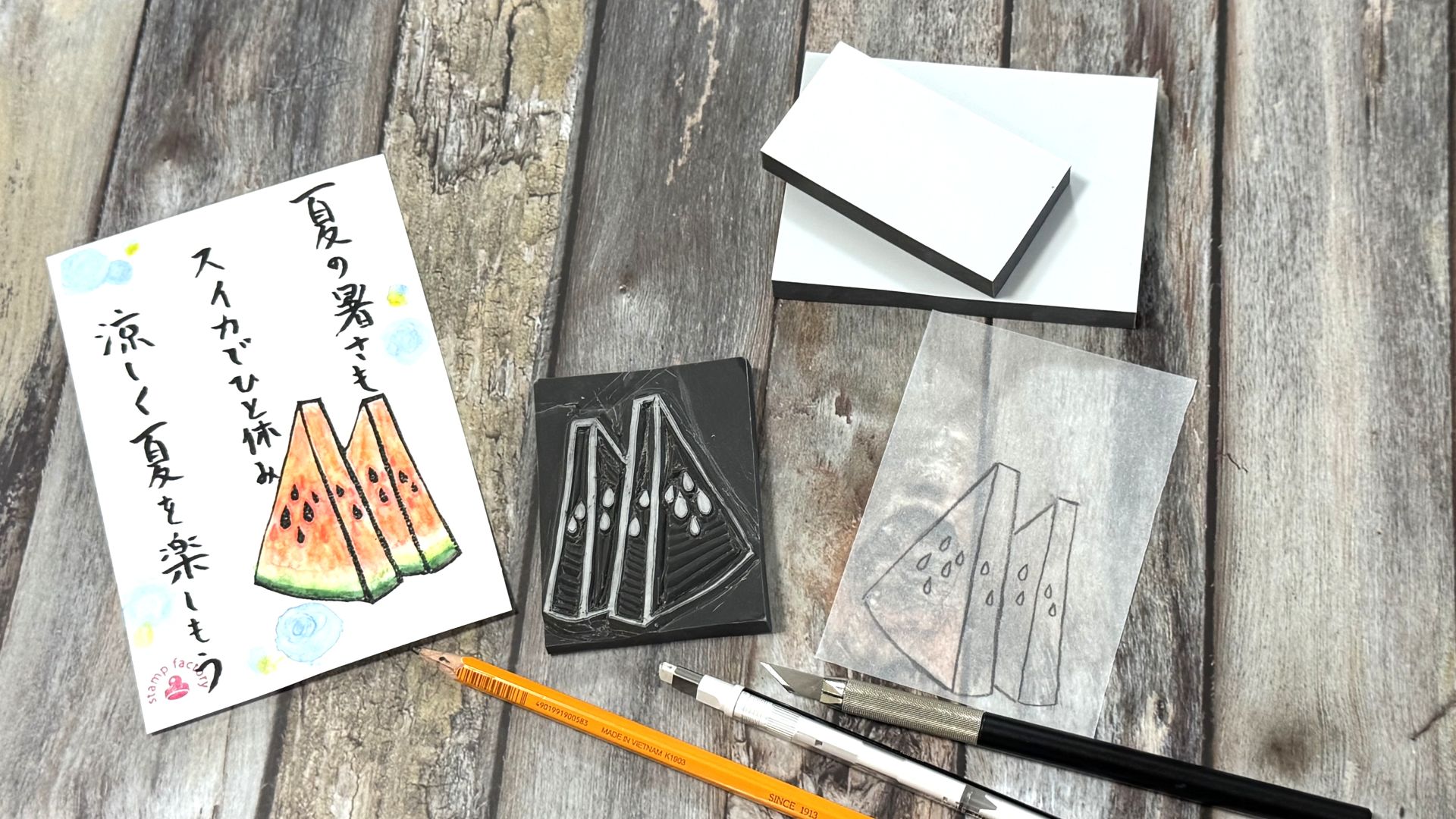 子供の描いたイラストを元に作られたオリジナルスタンプと制作風景の画像。