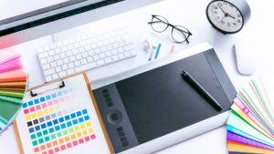 Illustratorでオリジナルゴム印のデータを制作作業している様子