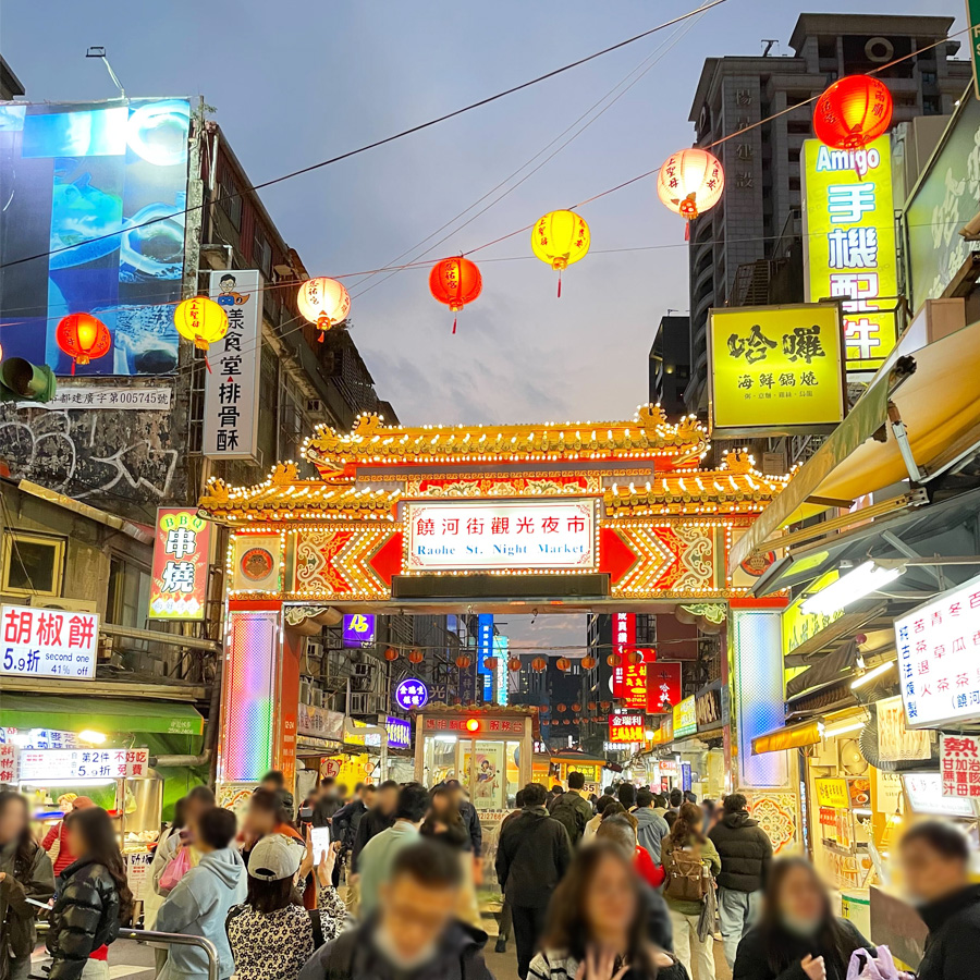 台湾の地元の夜市を探索