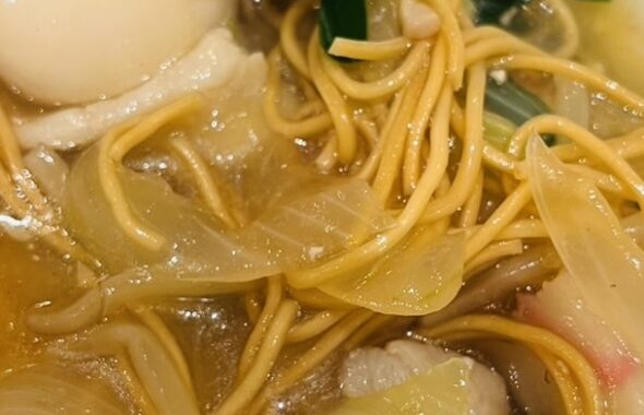 あんかけ焼きそばがアップで写っている写真