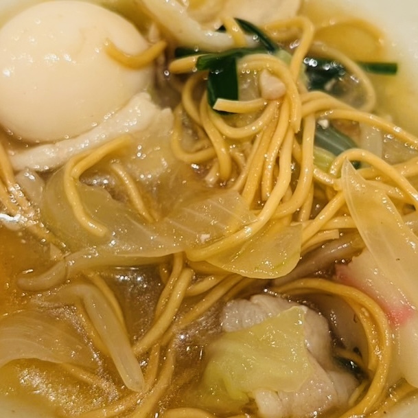 あんかけ焼きそばがアップで写っている写真