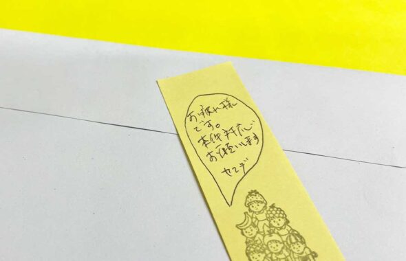 付箋にスタンプを押して使っている様子