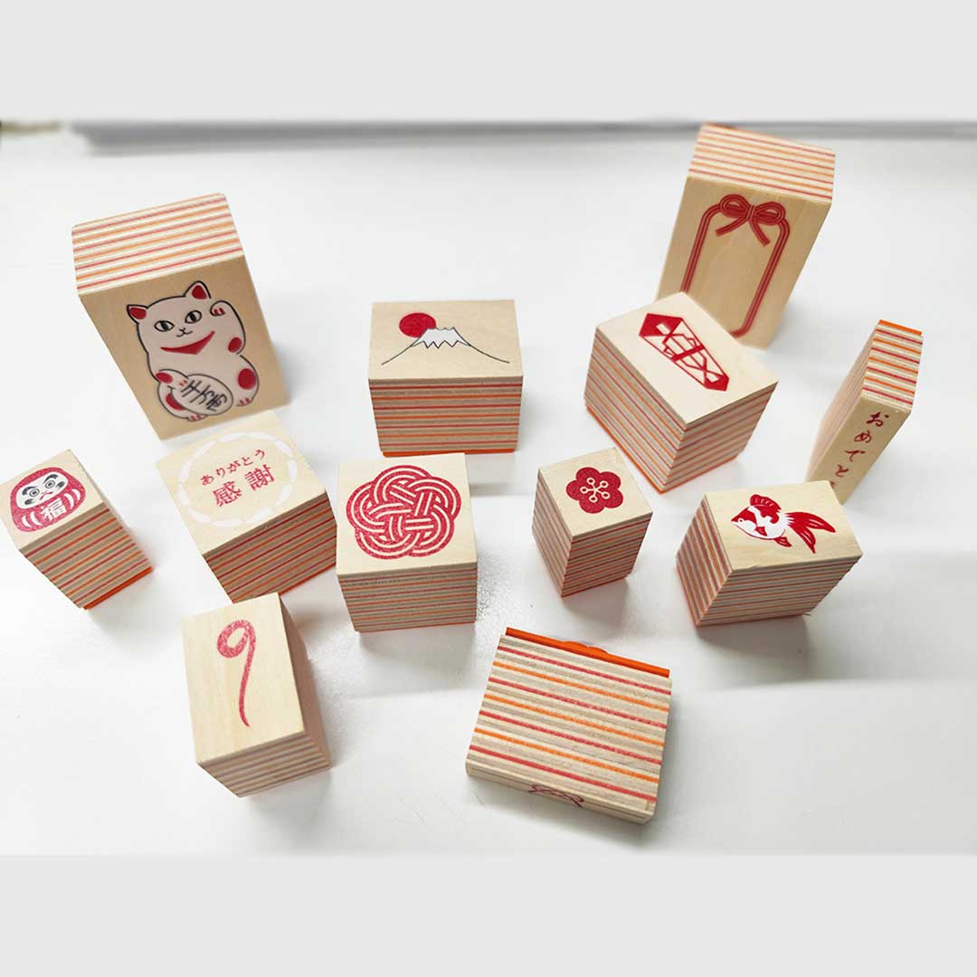 オリジナルスタンプの試作品が並べれている画像