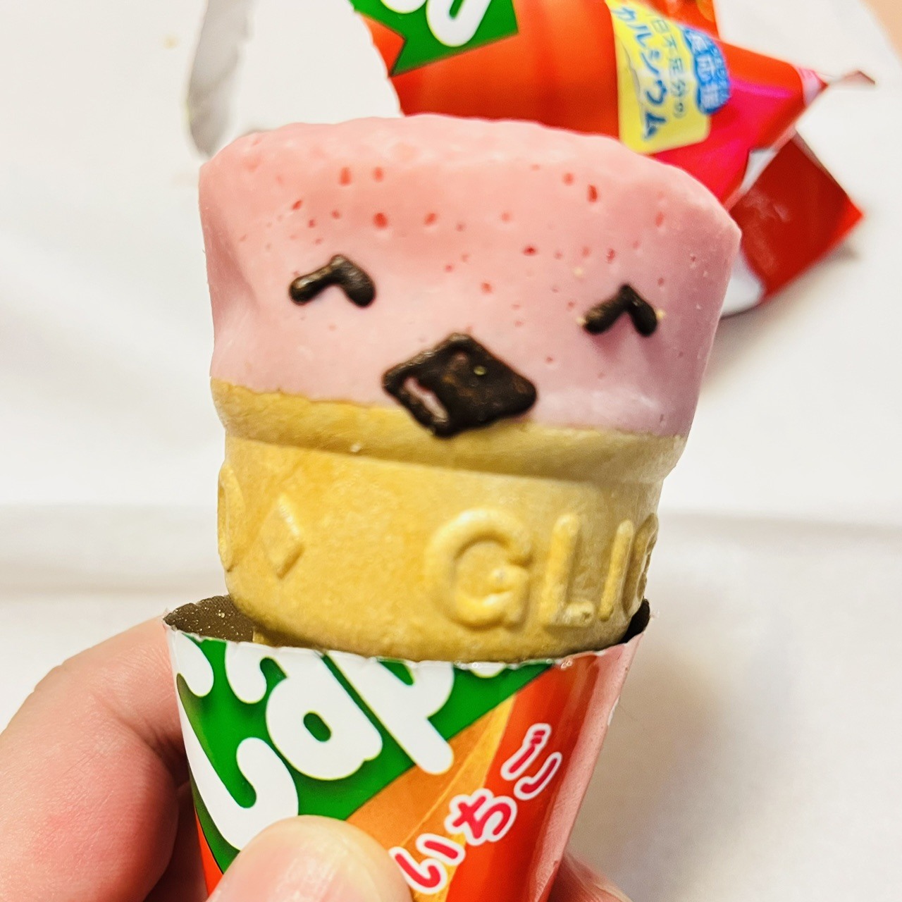 お菓子のカプリコに顔が書いてある画像