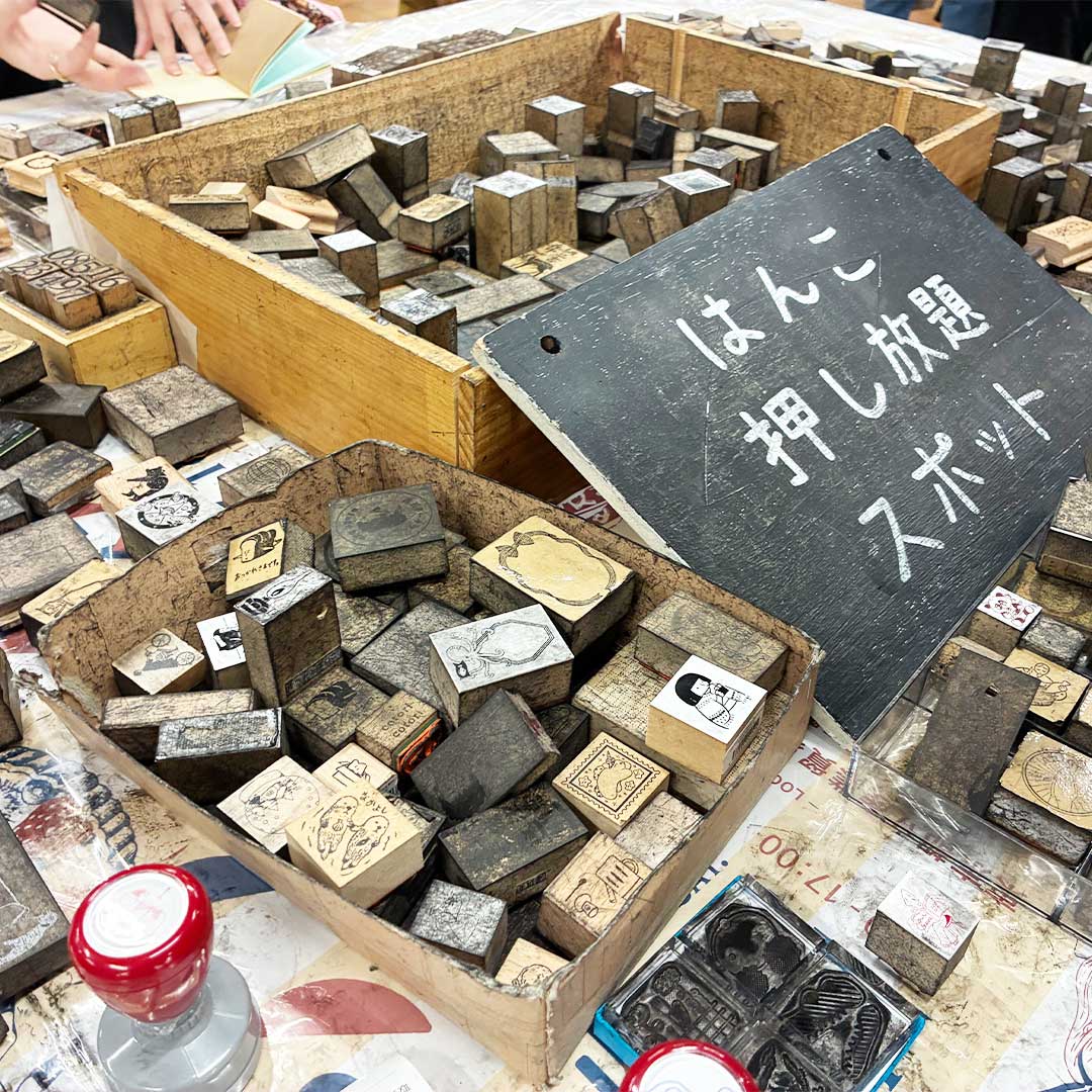 「紙博 in Tokyo vol.13」のはんこ押し放題スポットの様子